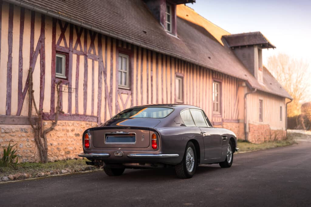 Aston Martin DB6 Célia Huart